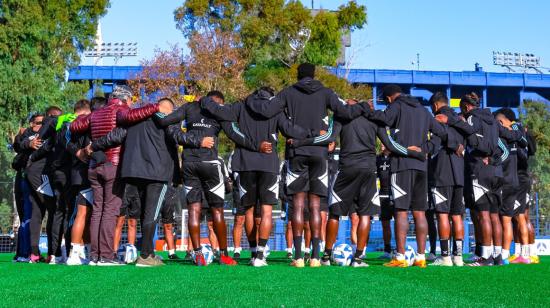 La plantilla de Emelec se prepara para el duelo ante Defensa y Justicia, el 8 de agosto de 2023.