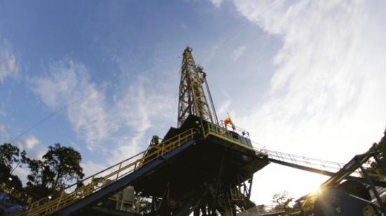 Torre de perforación en el campo petrolero estatal Auca.