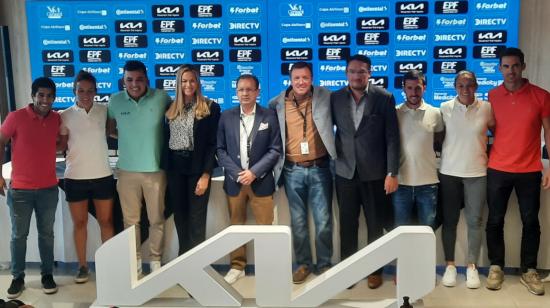 Los deportistas que formarán parte del Ecuador Pádel Fest, durante una rueda de prensa, el 8 de agosto de 2023.