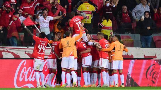 Los jugadores de Internacional celebran un gol ante River Plate en los octavos de final de la Libertadores, el 9 de agosto de 2023.