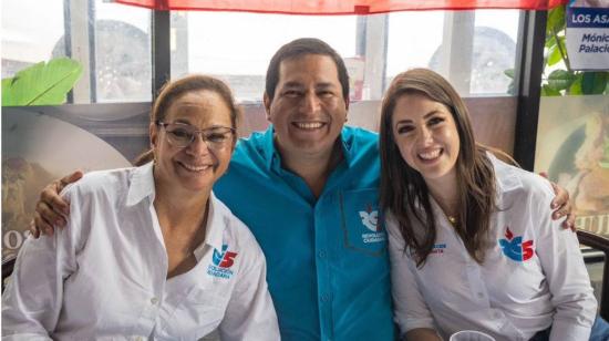 Pierina Correa, Andrés Arauz, y Mónica Palacios candidatos de la Revolución Ciudadana. Quito, 9 de agosto de 2023