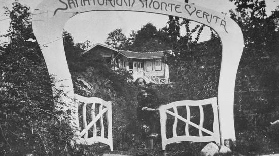 La comuna de nudismo del Monte Verità surgió en Suiza en 1900.