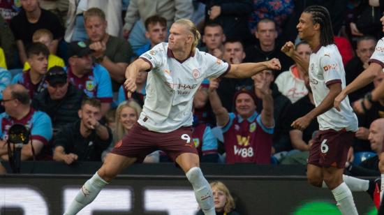 Erling Haaland, del Manchester City, celebra tras marcar el primer gol durante el partido ante el Burnley , el 11 de agosto de 2023.