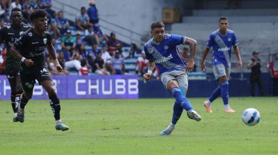 Jugadores de Emelec y Orense durante el partido del 13 de agosto de 2023, en el Capwell.