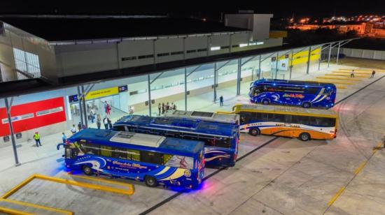 Buses en los andenes de la terminal terrestre El Nuevo Daule, en Guayas, el 14 de agosto de 2023.