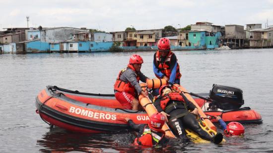 fenómeno-del-niño-bomberos-gye