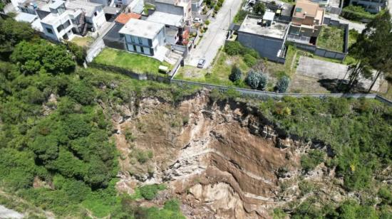 Imagen de la erosión de la quebrada Carretas, en el norte de Quito, en julio de 2023.