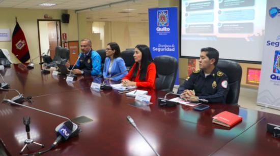 Autoridades del área de seguridad del Municipio de Quito, en una rueda de prensa, el 15 de agosto de 2023.
