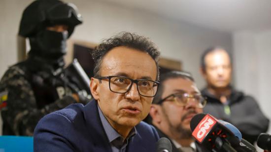 Chistian Zurita, aspirante presidencial por Construye, durante una rueda de prensa con la prensa extranjera, el 17 de agosto de 2023, en Quito.