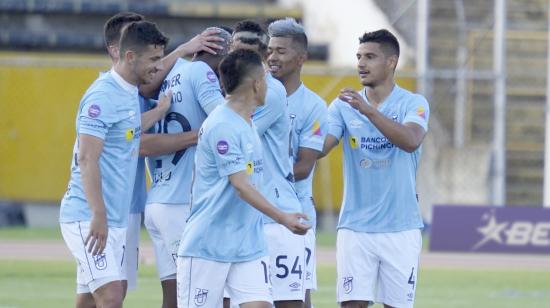 Los jugadores de Universidad Católica festejan un gol ante Aucas, el 17 de agosto de 2023.