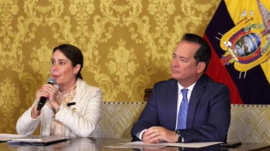 Vianna Maino, ministra de Telecomunicaciones, y Henry Cucalón, ministro de Gobierno, en el Palacio de Carondelet. Foto del 22 de agosto de 2023. 