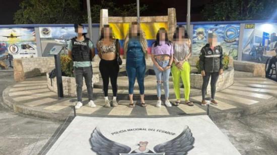 Integrantes de la banda 'Las Barbies', detenidos en Guayaquil, el 20 de agosto de 2023. 