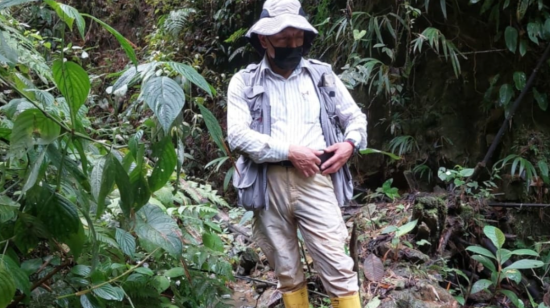 Un trabajador de una concesión minera en la Mancomunidad del Chocó Andino. 