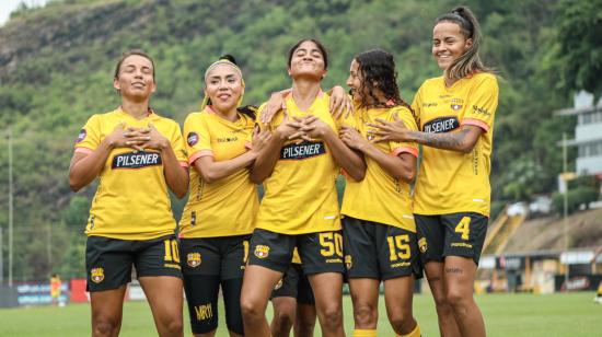 Las jugadoras de Barcelona SC celebran en el partido ante Deportivo Ibarra, el 23 de agosto de 2023.