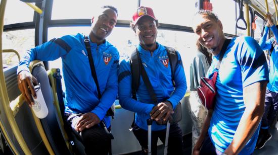 Renato Ibarra, Jhojan Julio y José Quintero, durante el viaje de Liga de Quito a Sao Paulo, el 29 de agosto de 2023.