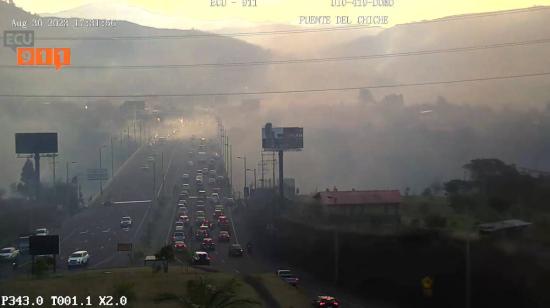 Imagen del humo por el incendio en la zona de El Chiche.