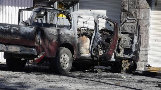 Una camioneta con cilindros de gas explotó en la avenida 12 de Octubre, en el centro norte de Quito, la madrugada del 31 de agosto de 2023. 