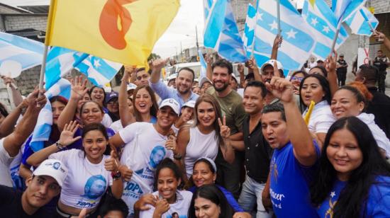 Jan Topic, junto alos candidatos a asambleístas por el Partido Social Cristiano, el 11 de julio de 2023.