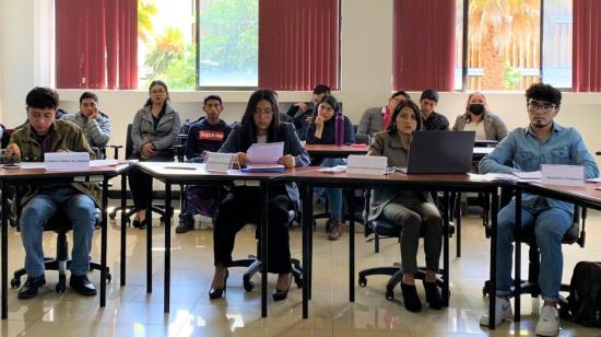 Estudiantes en una aula de la Universidad de Cuenca, en septiembre de 2023.