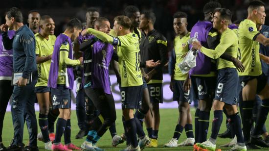 Los jugadores de Liga festejan en el estadio Morumbí, por la Copa Sudamericana, el 31 de agosto de 2023.