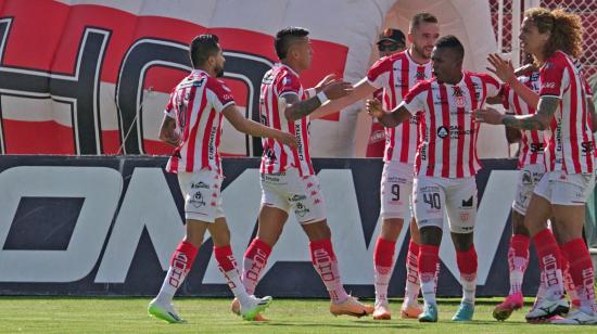 Los jugadores de Técnico Universitario festejan uno de los goles ante Gualaceo, el 3 de septiembre de 2023. 