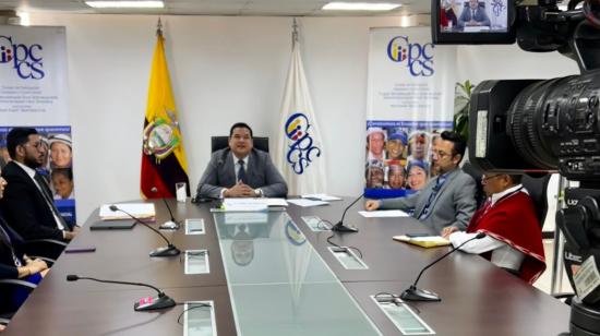 El presidente del Consejo de Participación, Alembert Vera, cuando anunció la veeduría al régimen transitorio del anterior CPCCS, el 30 de agosto de 2023. 