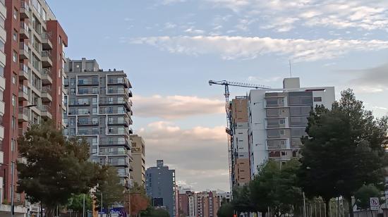 Edificios de departamentos y oficinas en el centro norte de Quito. Foto del 31 de agosto de 2023.