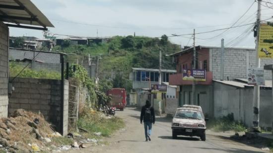 Una calle de Monte Sinaí, sector urbano marginal sin servicios básicos al noroeste de Guayaquil.