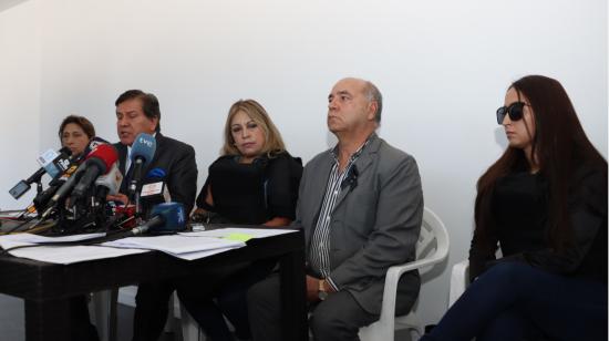 Un grupo de familiares de Fernando Villavicencio, patrocinados por Ricardo Vanegas, demandaron al Estado, por el asesinato, el 18 de agosto de 2023.