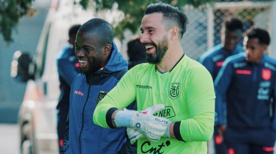 Los jugadores de la selección de Ecuador Enner Valencia y Hernán Galíndez durante la última práctica en Buenos Aires, el 6 de septiembre de 2023.