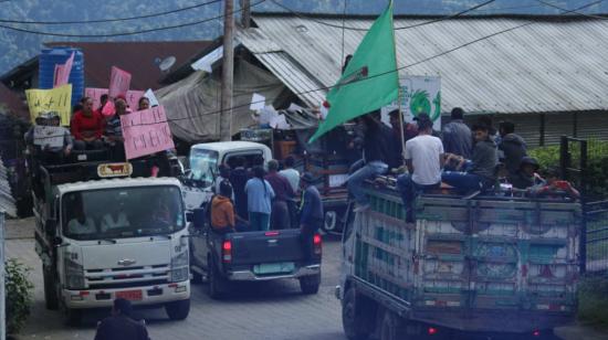 Grupos antimineros intentaron detener la consulta ambiental en Palo Quemado.