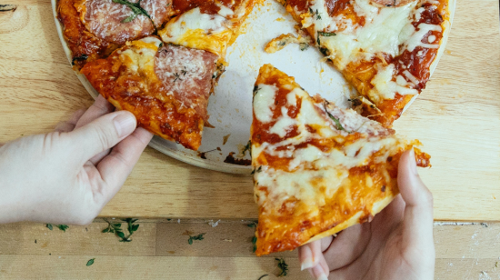 Vía Partenope fue uno de los lugares visitados. Allí la pizza es preparada de forma artesanal, sin conservantes.