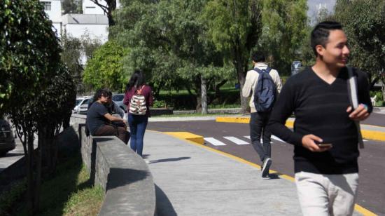 Imagen referencial de estudiantes de la Escuela Politécnica Nacional.