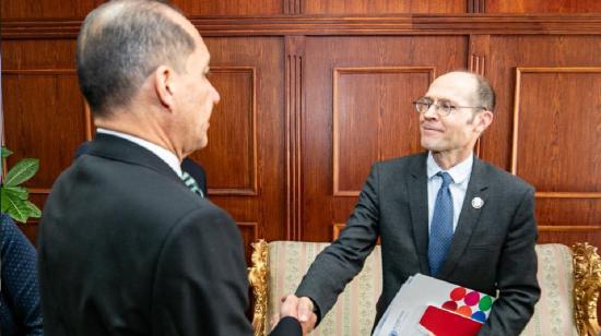 Olivier De Schutter, Relator Especial de la ONU sobre la extrema pobreza y los DDHH, fue recibido por el vicecanciller, Carlos Larrea, el 29 de agosto de 2023.