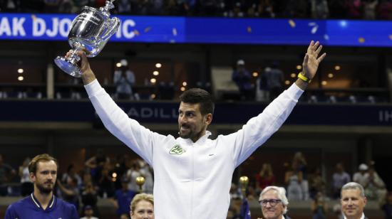 Novak Djokovic celebrando su título número 24 en el US Open.