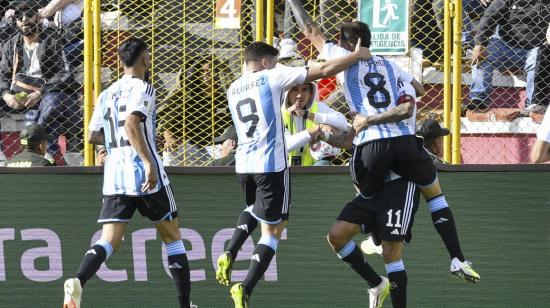 Los jugadores de Argentina festejan un gol ante Bolivia en La Paz, el 12 de septiembre de 2023.