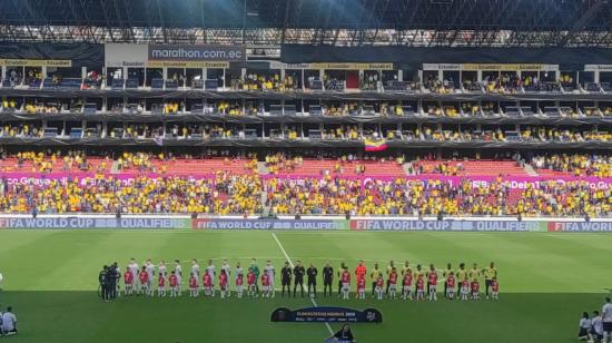 Palcos vacíos en el estadio Rodrigo Paz Delgado