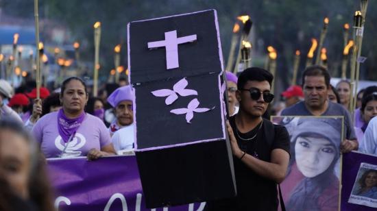 Colectivos marchan en Quito en la conmemoración del primer año del femicidio de María Belén Bernal, el 11 de septiembre de 2023.