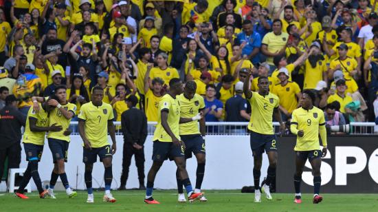 Los jugadores de Ecuador celebran en la victoria ante Uruguay, el 12 de septiembre de 2023.
