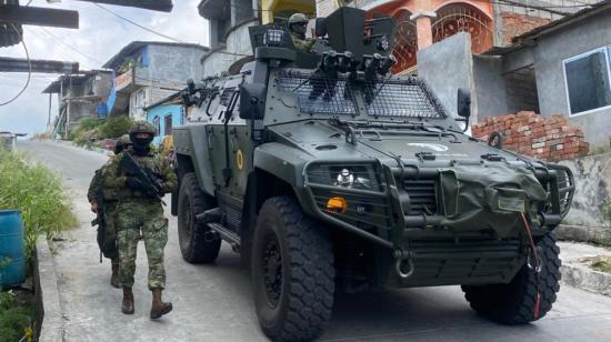 Un vehículo táctico Cobra II, de fabricación turca, durante un patrullaje en Esmeraldas, este 13 de septiembre del 2023. 