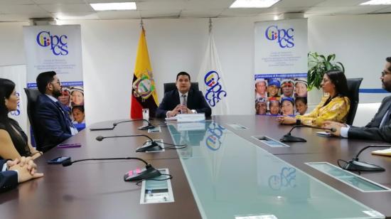 Alembert Vera (centro), presidente del CPCCS, deberá presentar un informe pormenorizado de su actuación en la conformación de veeduría ante la Corte Constitucional. 