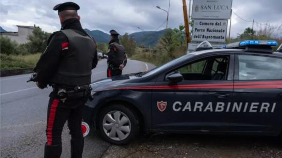 Imagen referencial. Un carabinero de Italia en un operativo contra la mafia, en mayo de 2023. 