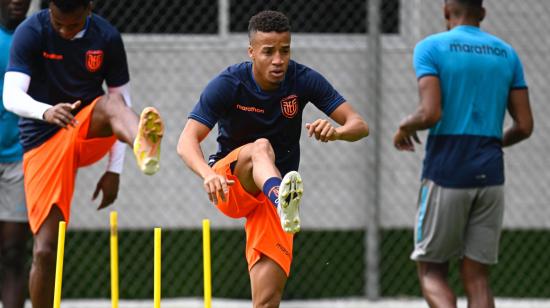 Byron Castillo, durante un entrenamiento con la selección ecuatoriana, el 25 de octubre de 2022.