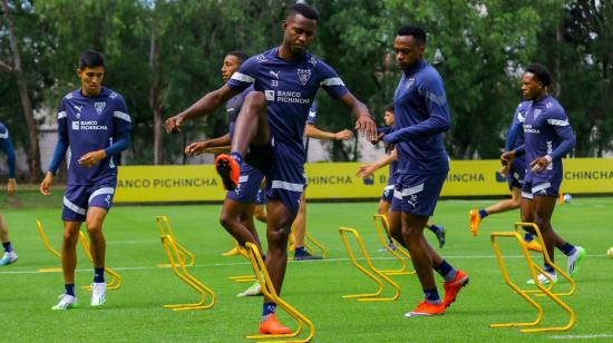 Jugadores de Liga de Quito se entrenan en el complejo en Pomasqui, el 14 de septiembre de 2023.