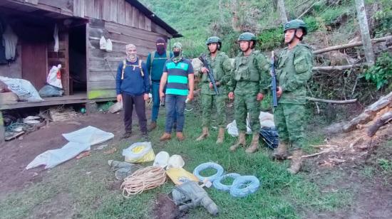 Imagen referencial de un operativo militar contra la minería ilegal en el Podocarpus, el 30 de marzo de 2023.