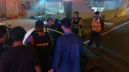 Personal policial en las calles Guatemala y Washington, en donde ocurrió un sicariato, en el sur de Guayaquil, el 17 de septiembre de 2023.