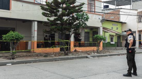 El Municipio de Guayaquil clausuró las obras de remodelación de una casa en el suburbio, luego de que una mujer muriera por la caída de escombros el 18 de septiembre de 2023. 