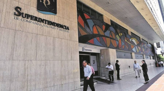 Fachada de la Superintendencia de Compañías, en Quito. 