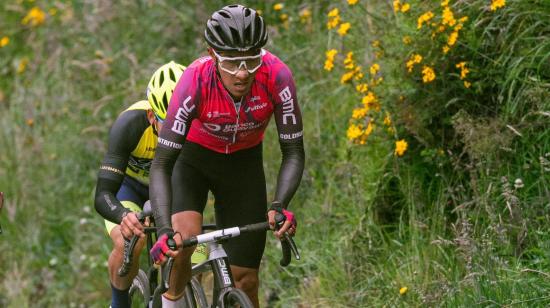 El ciclista carchense, Jorge Montenegro, durante una competencia con el Team Banco Guayaquil.