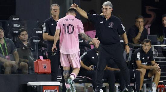 Lionel Messi sale de la cancha durante el partido entre Inter Miami y Toronto, el 20 de septiembre de 2023.